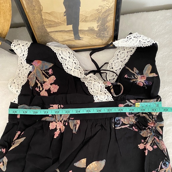 ♥️Summery floral romper♥️ - Picture 2 of 2